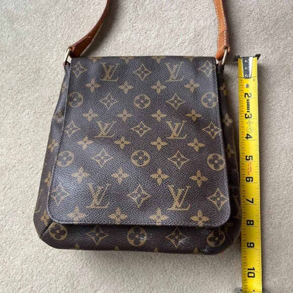 Louis Vuitton - Picture 11 of 13